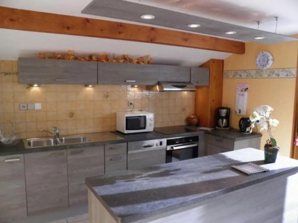Appartement Confortable avec Accès Facile, Proche Ski et Randonnée - FR-1-589-137