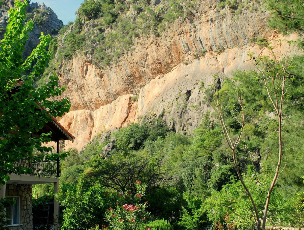 Dionysos Lodge