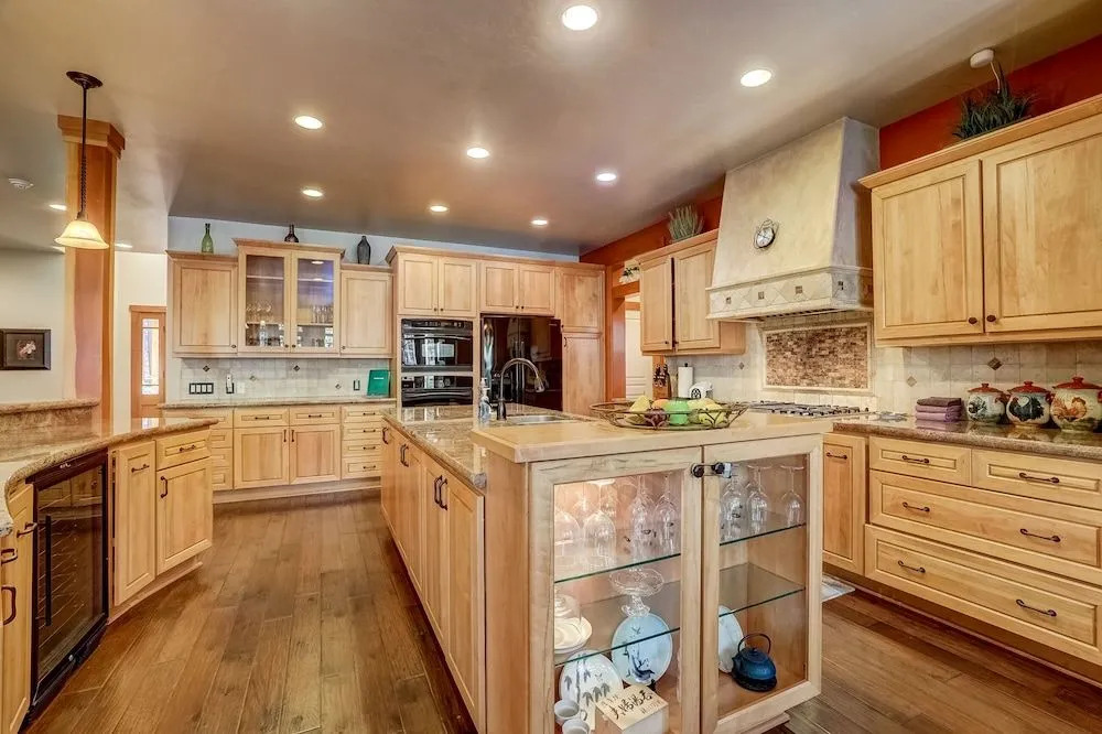 Stunning Forest Retreat - Walk to Upper Truckee River!