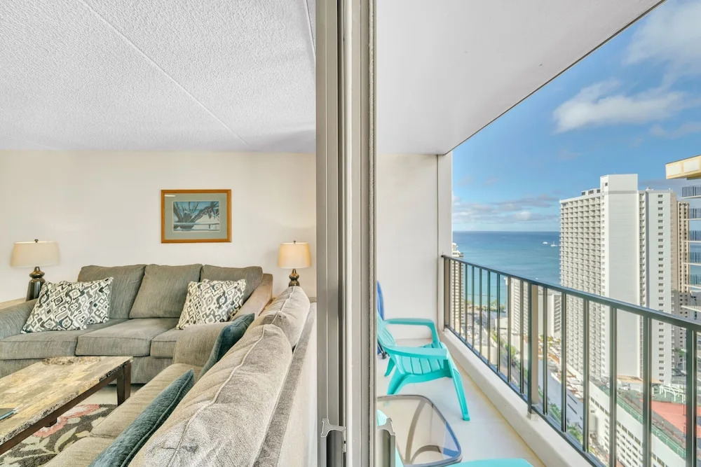 Deluxe 21st Floor Corner Condo with Diamond Head Views, FREE Parking & Wifi! by Koko Resort Vacation Rentals