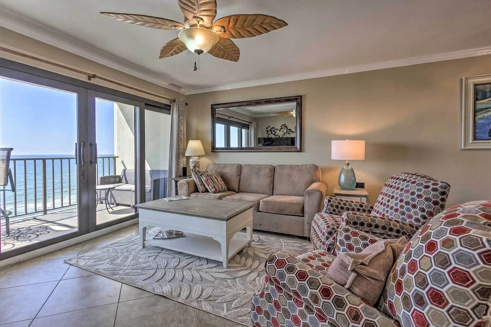 11th-floor PCB Condo w/ Ocean View, Walk to Dining