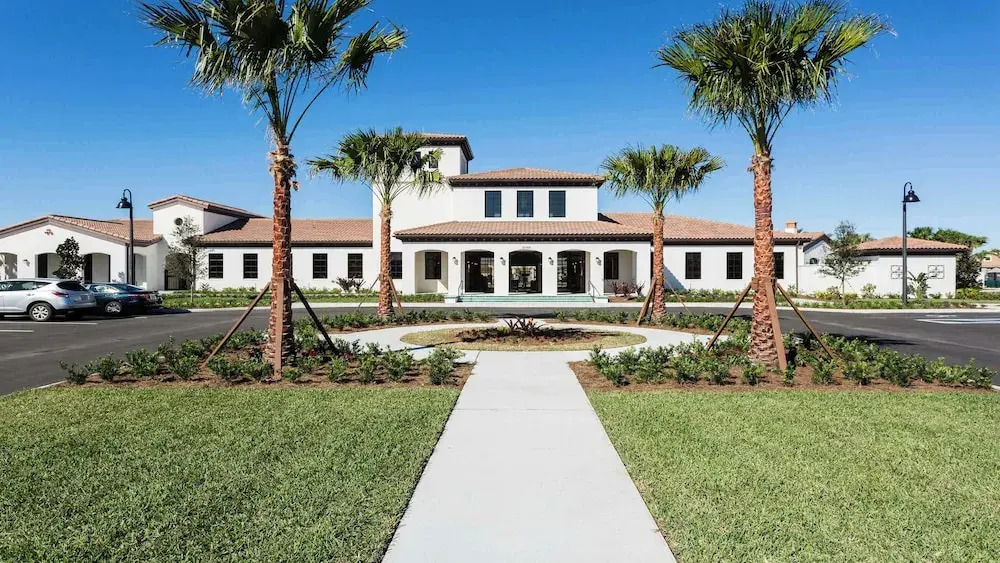 Special Offer Spacious Home With Pool!