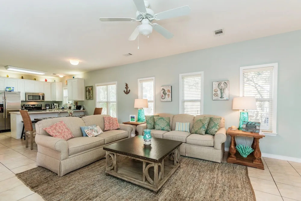 455 Hidden Lake Way House - 4 Br home by RedAwning