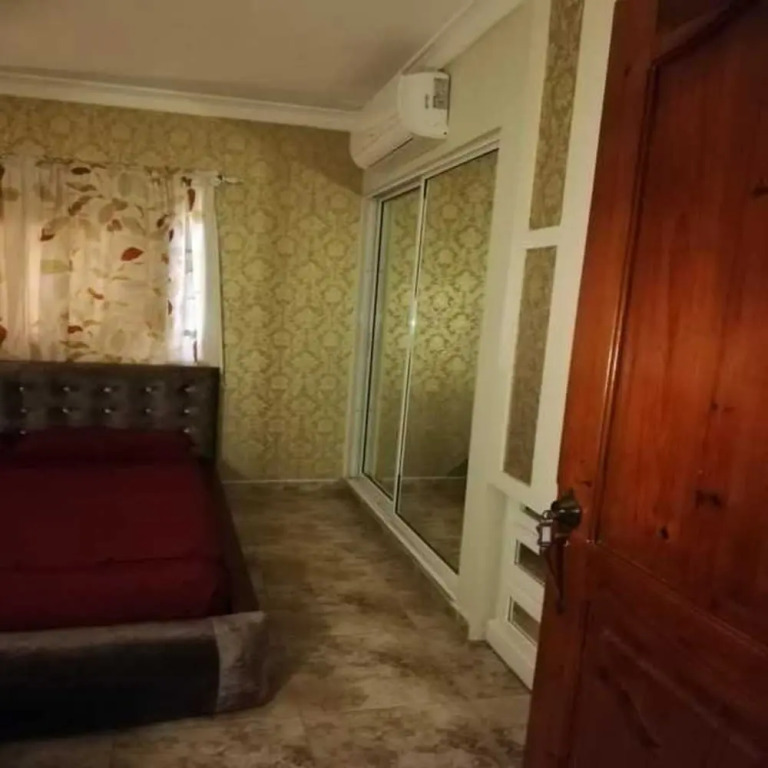 Nely y Pietro share apartment