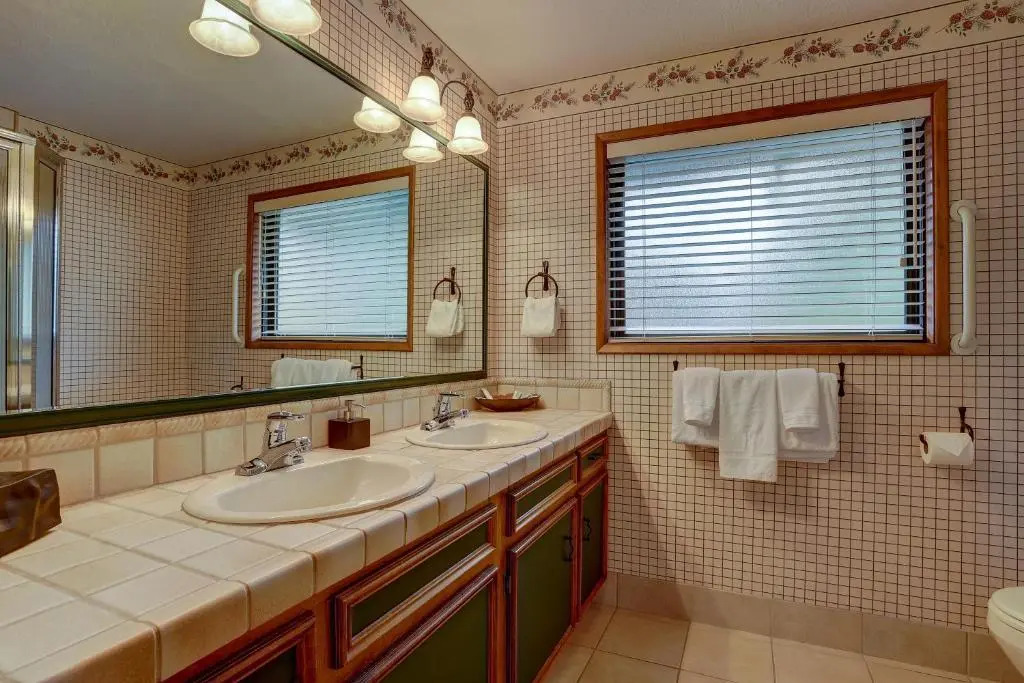 2 Pioneer-AC-Hot Tub-3BR/2BA