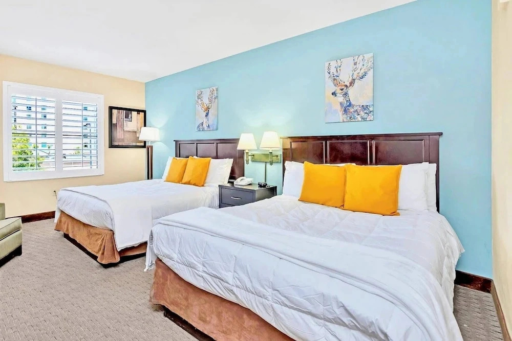 Studio Apartment w Pool & Hot Tub - Sleeps 4