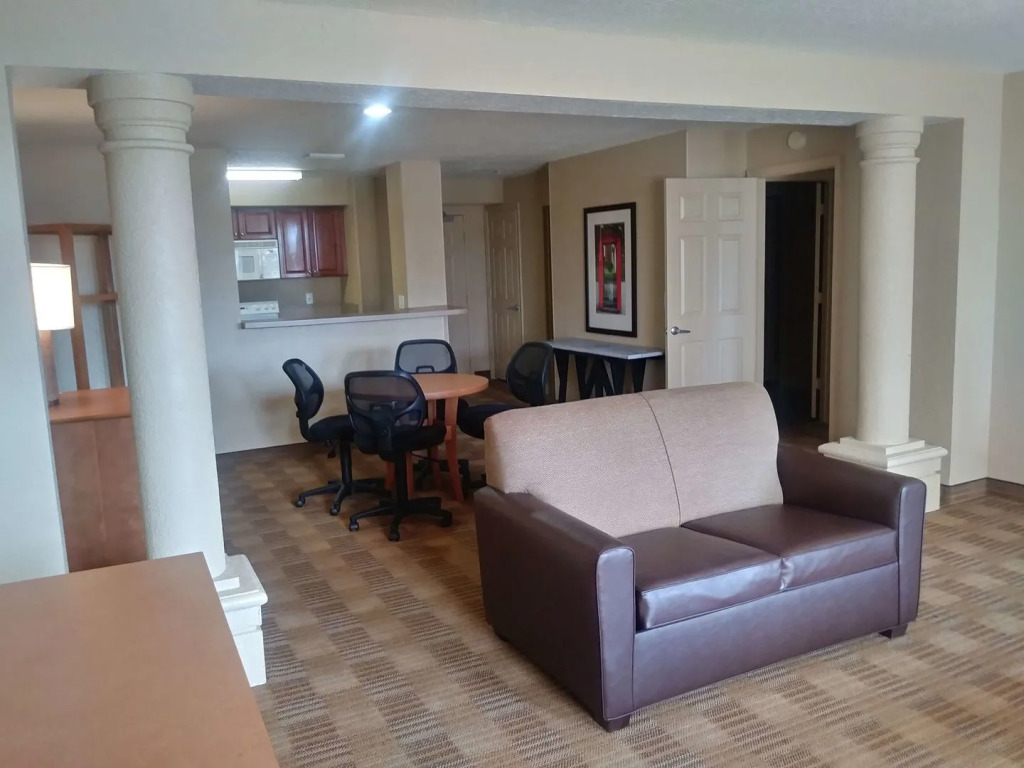 Studio 6 Suites Jacksonville Deerwood Park FL