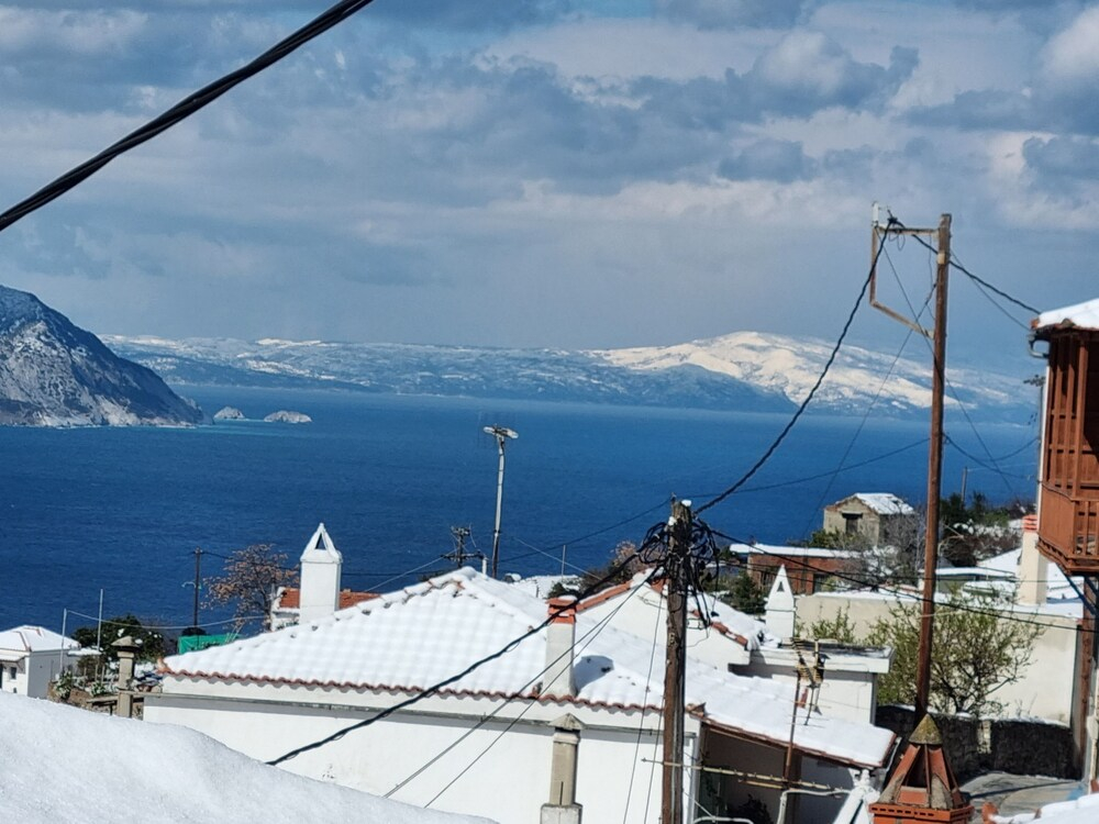 "skopelos- Iris - Your Traditional Home"