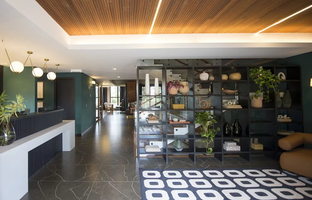 Pinot Hotel