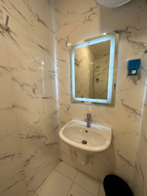 Privet Apartment 37 for Three Near Downtown Kh&sh