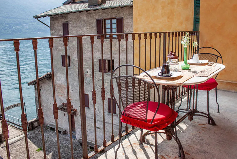 Il Molo by "The House Of Travelers"