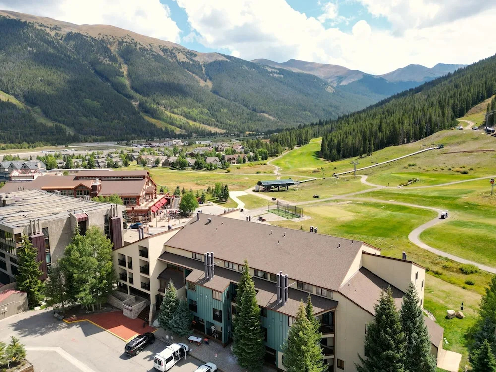 Pet Friendly Ski-In Ski-Out Right By The Lift and Golf Course - FP310 by Redawning