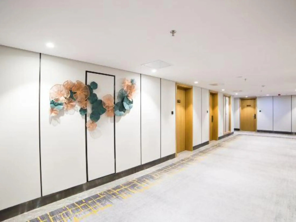 Lucky Star Hotel