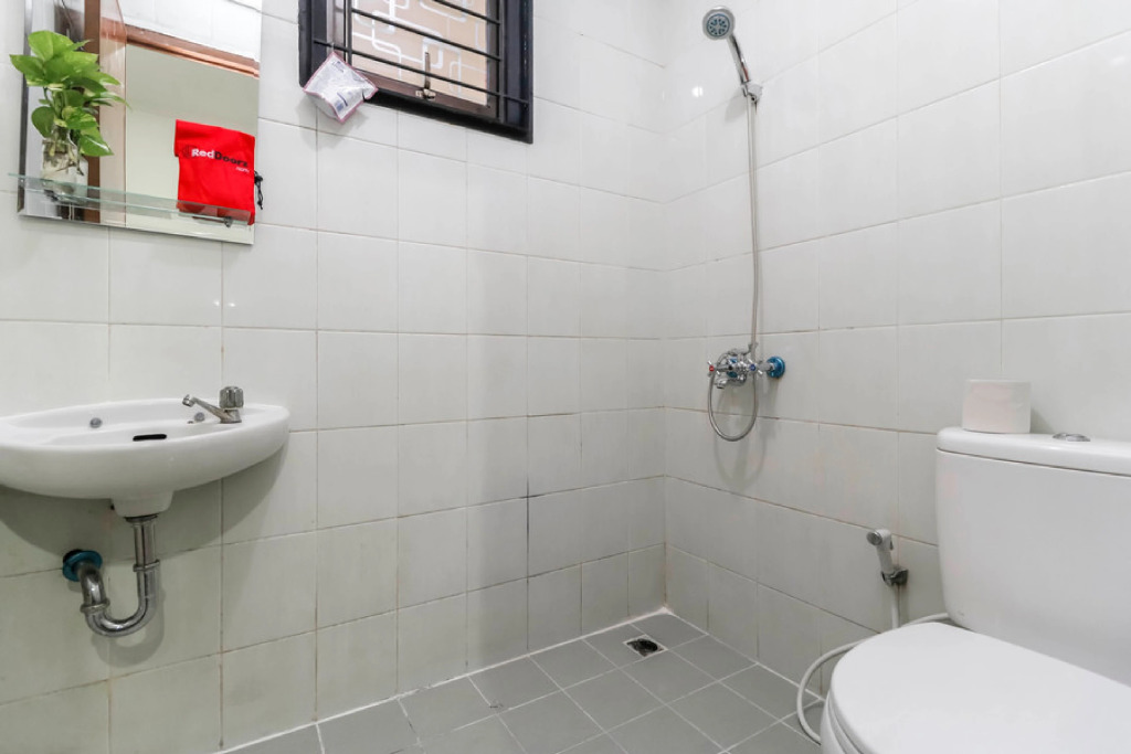 RedDoorz Plus near Trisakti University