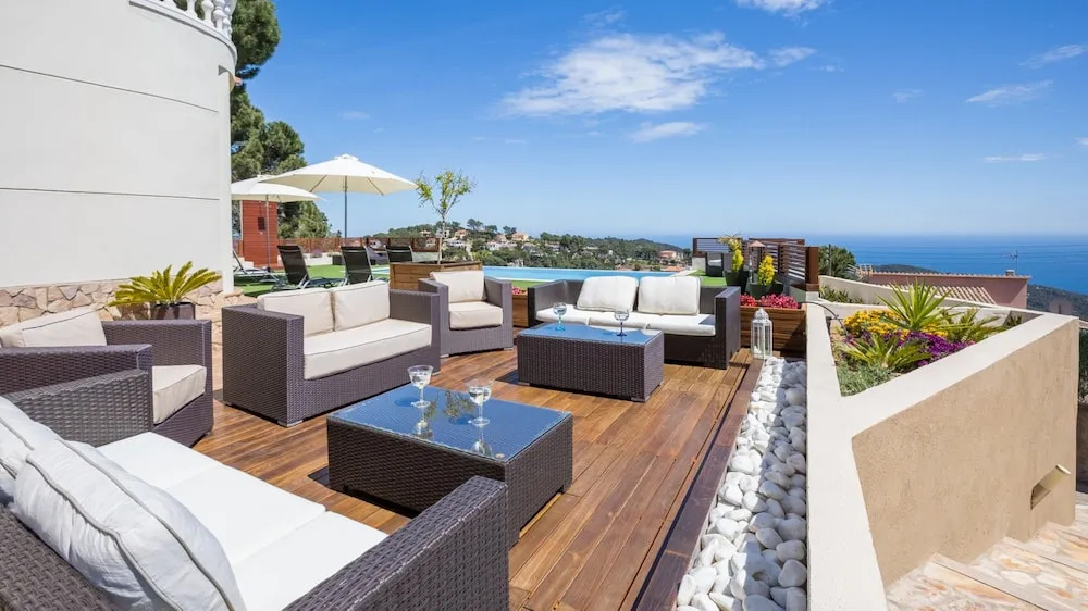 House - 3 Bedrooms with Pool and WiFi - 107973