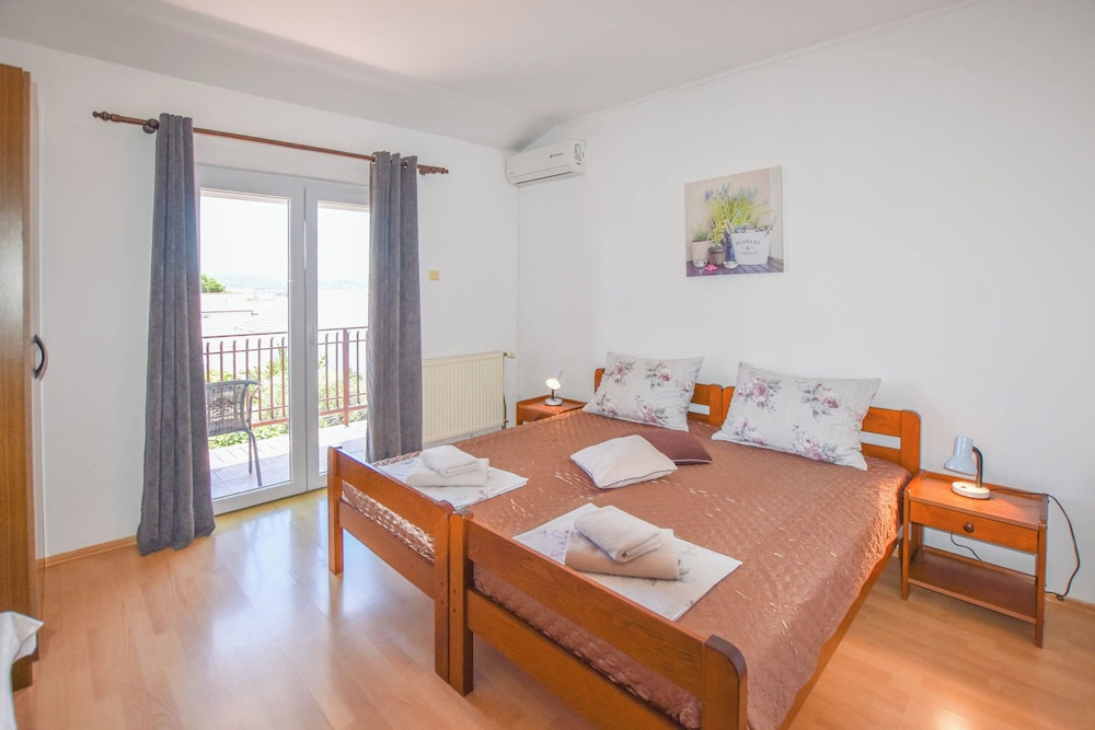 Rooms Oak Tree