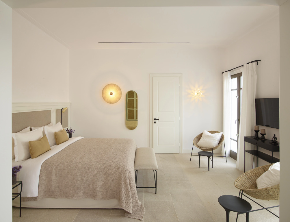 Bonzoe Suites & Villas