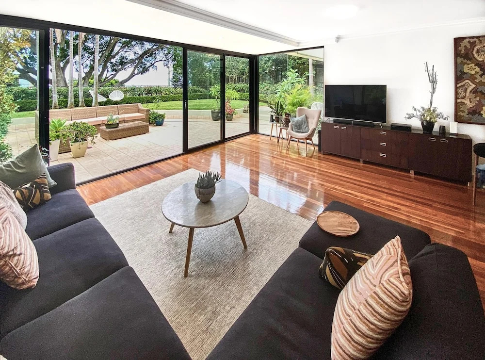 BELLEVUE GARDEN OASIS-hosted by L'Abode