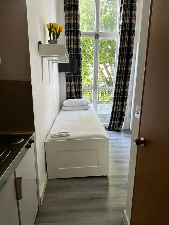 F103-1st Flr Mezzanine Studio Fit 3 Near Hyde Park