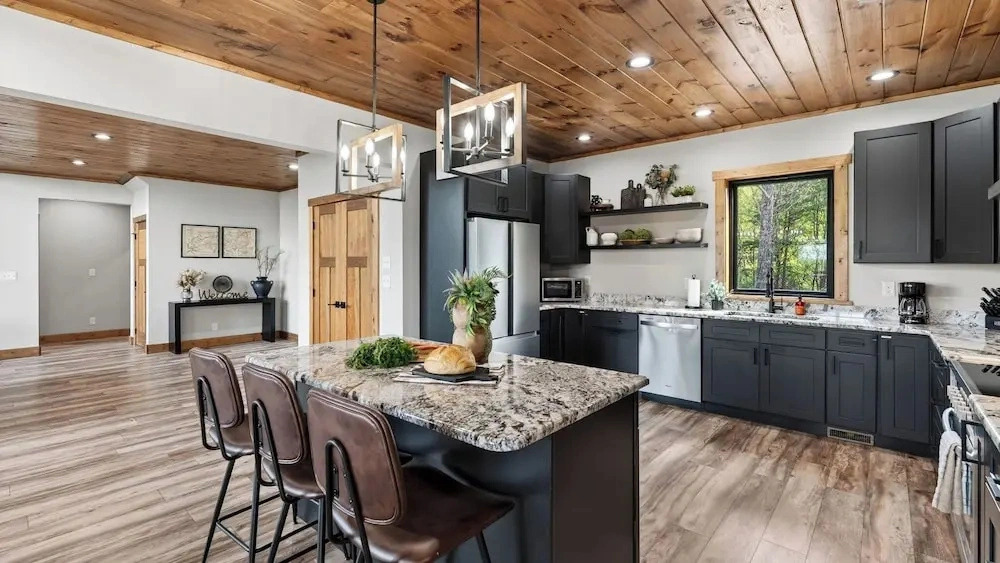 Priddy Secluded by Avantstay Hot Tub + Expansive Deck + Game Room + Home Theater