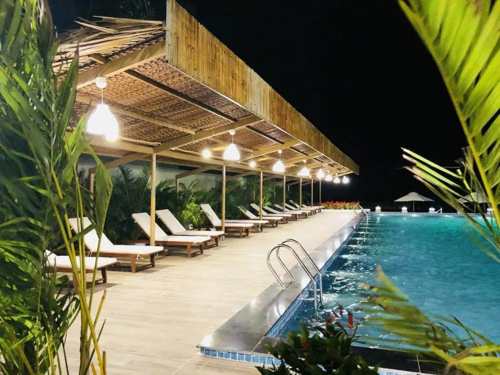 ARIA RESORT-FREE SWIMMING POOL, Relax by sea Hồ bơi miên phí và bãi tắm riêng, 40m ra biển