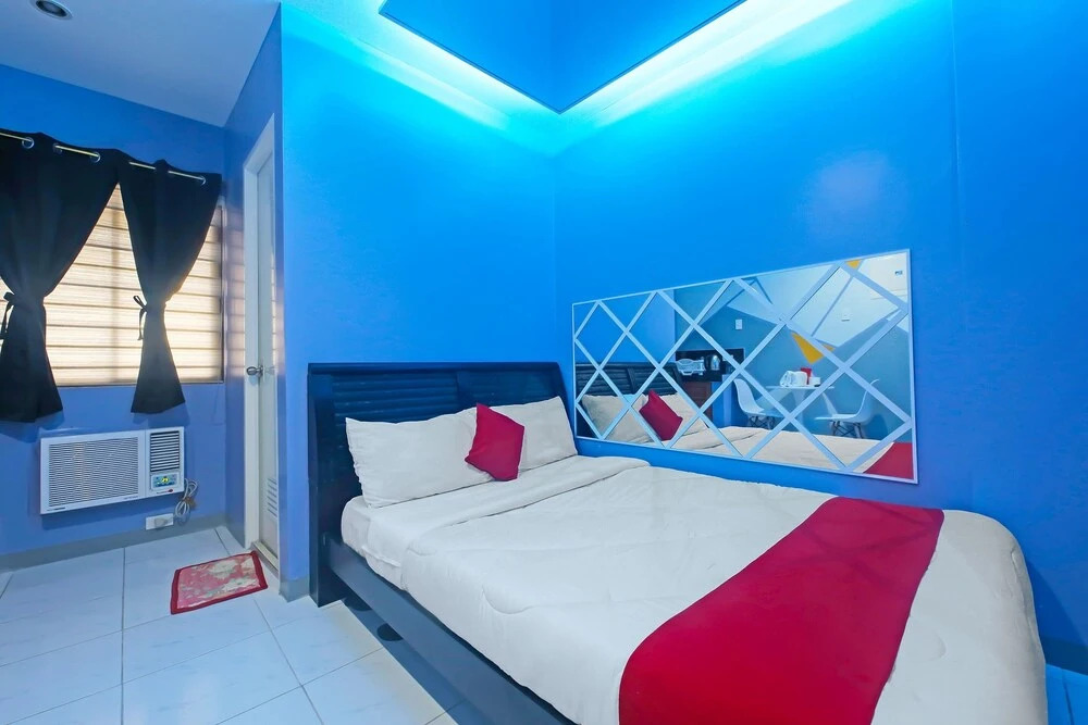 OYO 896 Silverio Suites