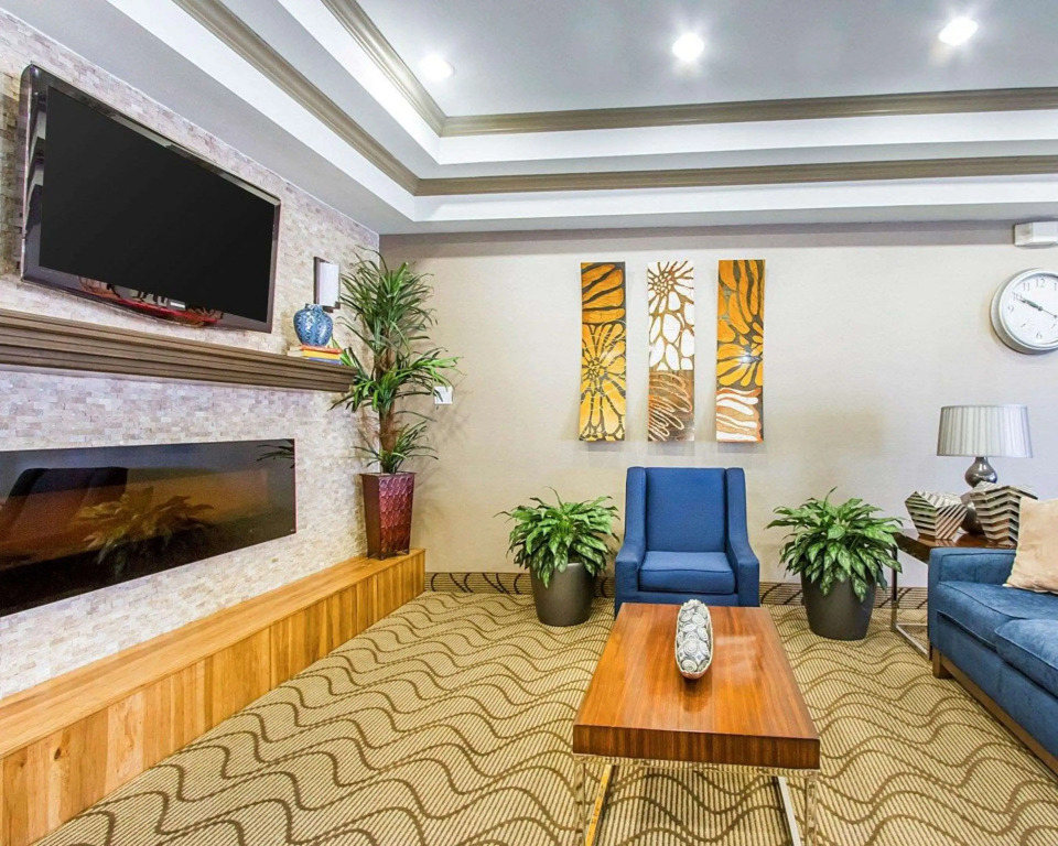 Comfort Suites University