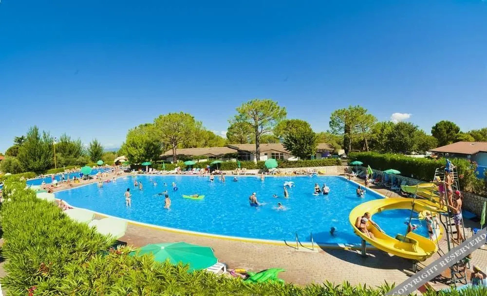 Albatross Mobile Homes on Camping Cisano & San Vito S. p. A