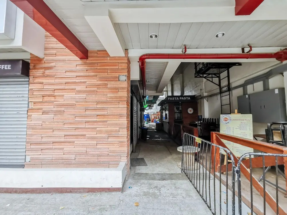 RedDoorz Plus near Ateneo de Davao