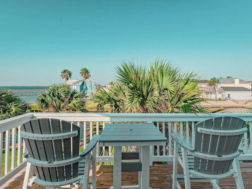 Kontiki Bayfront by Miss Kitty’s