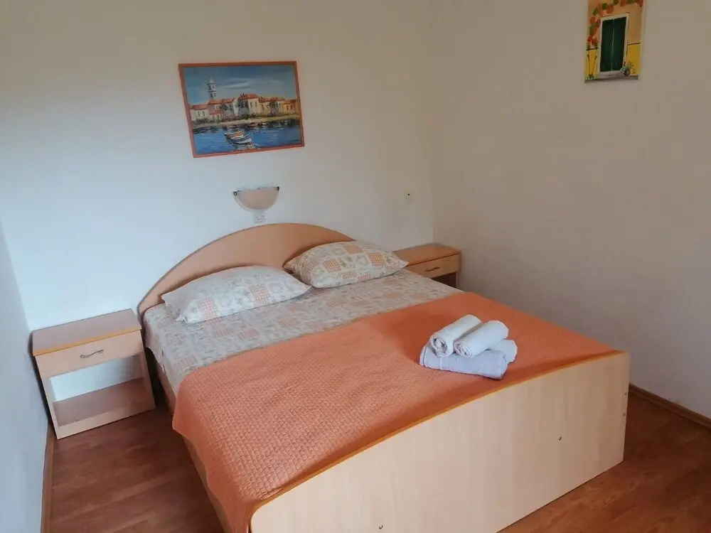 Marija1 - Close to the Center - A4 Narančasti
