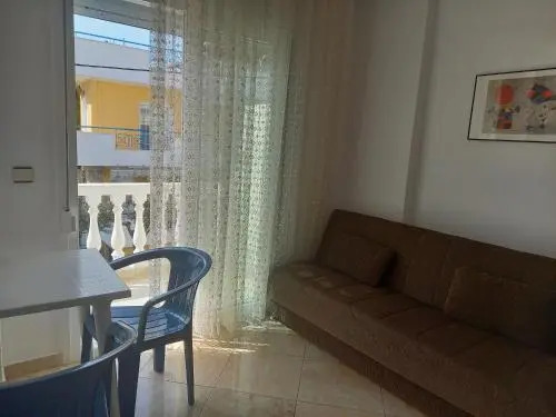 Leonidas Apartments