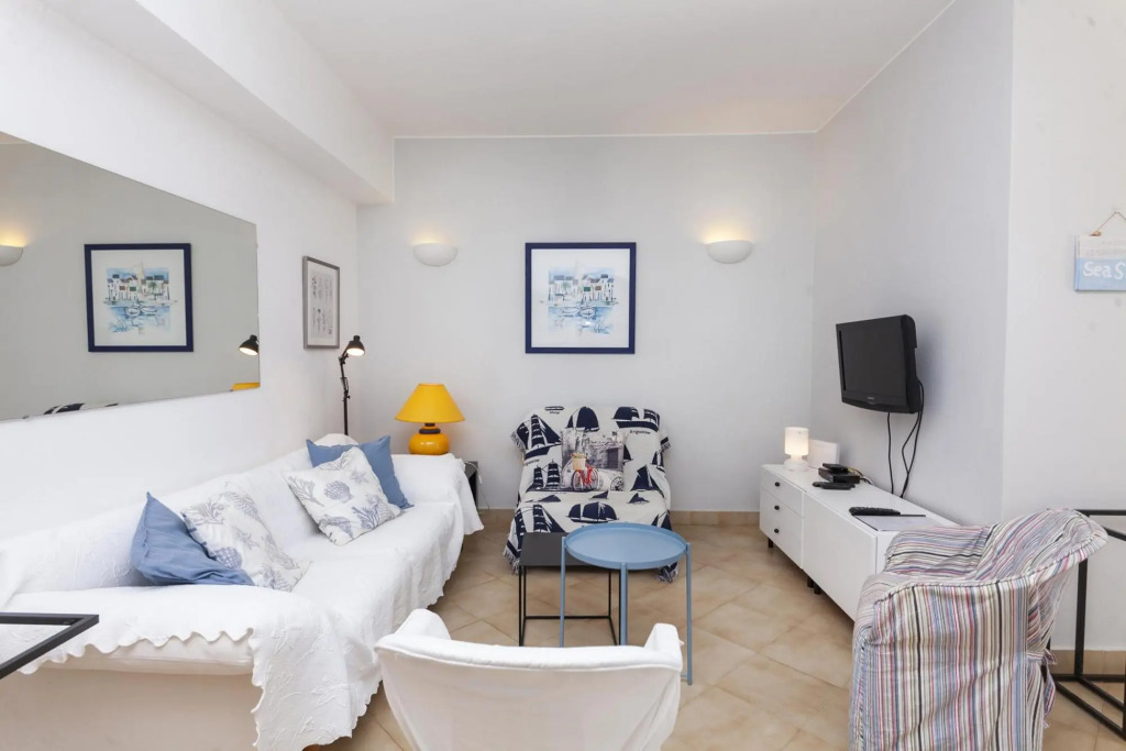 A08 - Magnolia Sea View Apartment