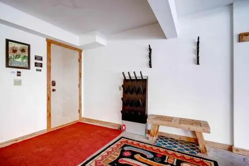 Cedars 18 - Ski-In/Ski-Out Apartment