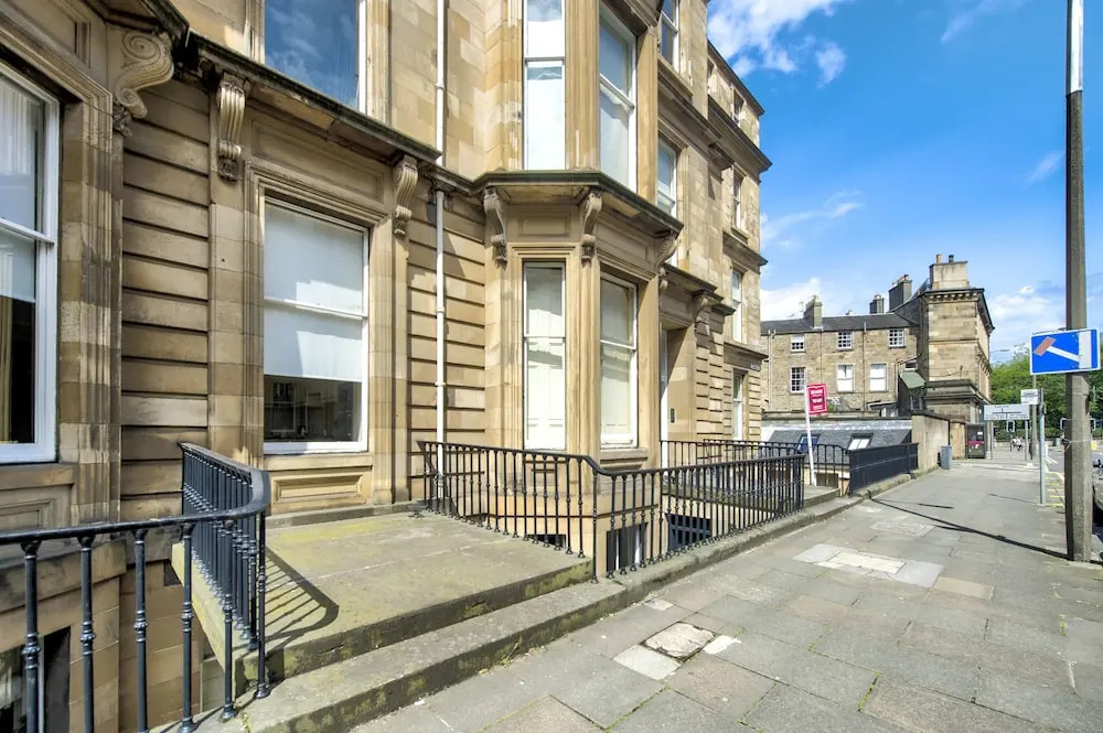 Bright Georgian 1BR Flat in West End