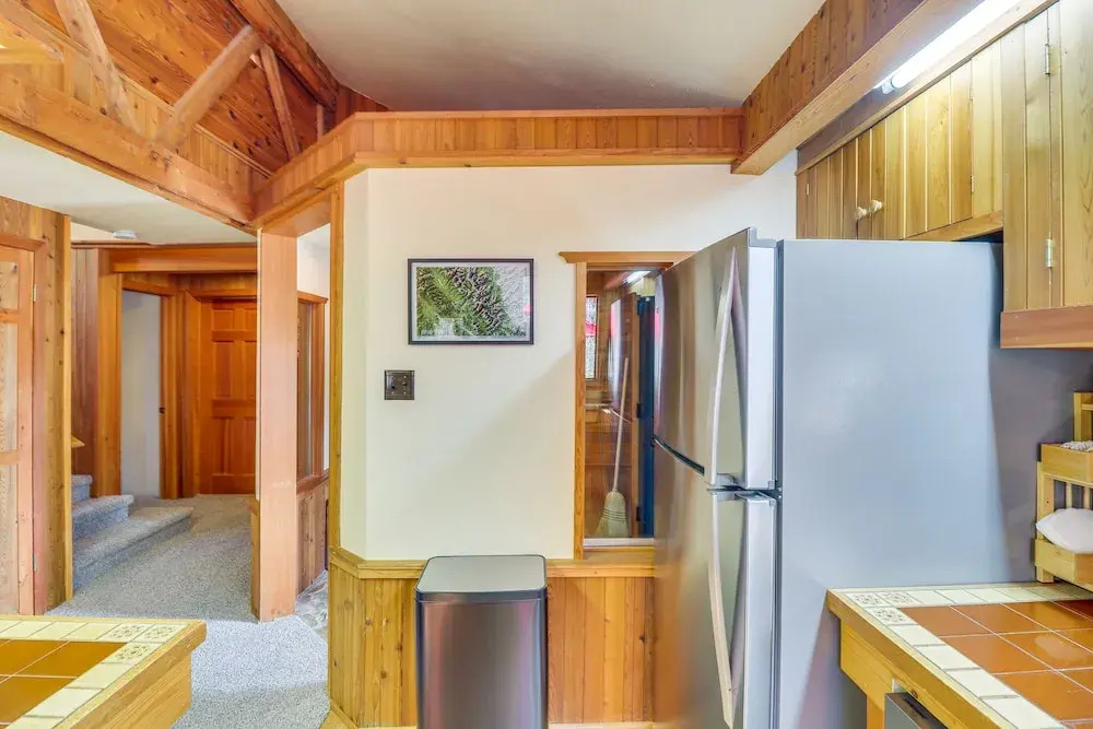 'griz Den' Cabin w/ 2 King Beds Near Glacier!