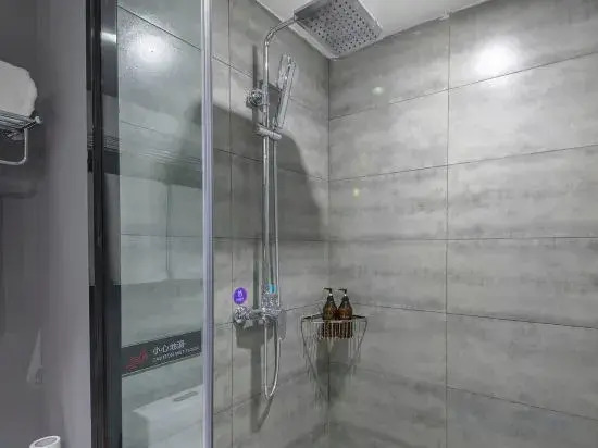 Y Hotel (Taiyuan Jiefang Road Liuxiang Kaihua Temple Metro Station)
