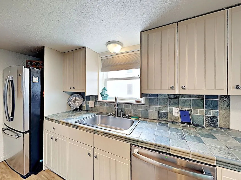 Oceanview Hideaway in Lost Colony by RedAwning