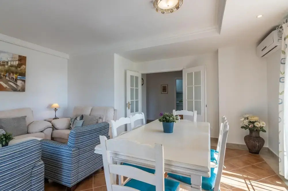 Apartment 100m From Beach