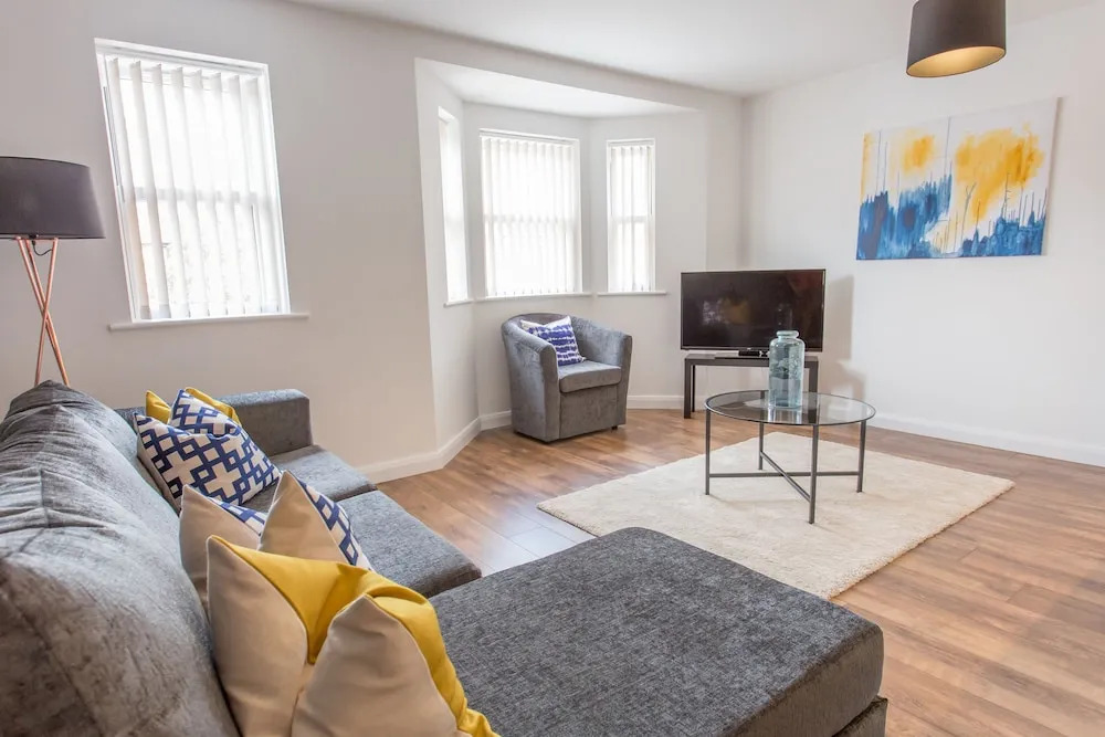 Modern Bright 1-2 Bed Apartments Oxford, with Free Parking ,OX4 Near BMW Science Park & Hospitals