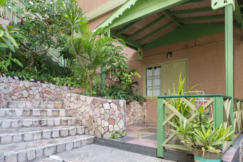 Rooms On the Hip Strip - Montego Bay