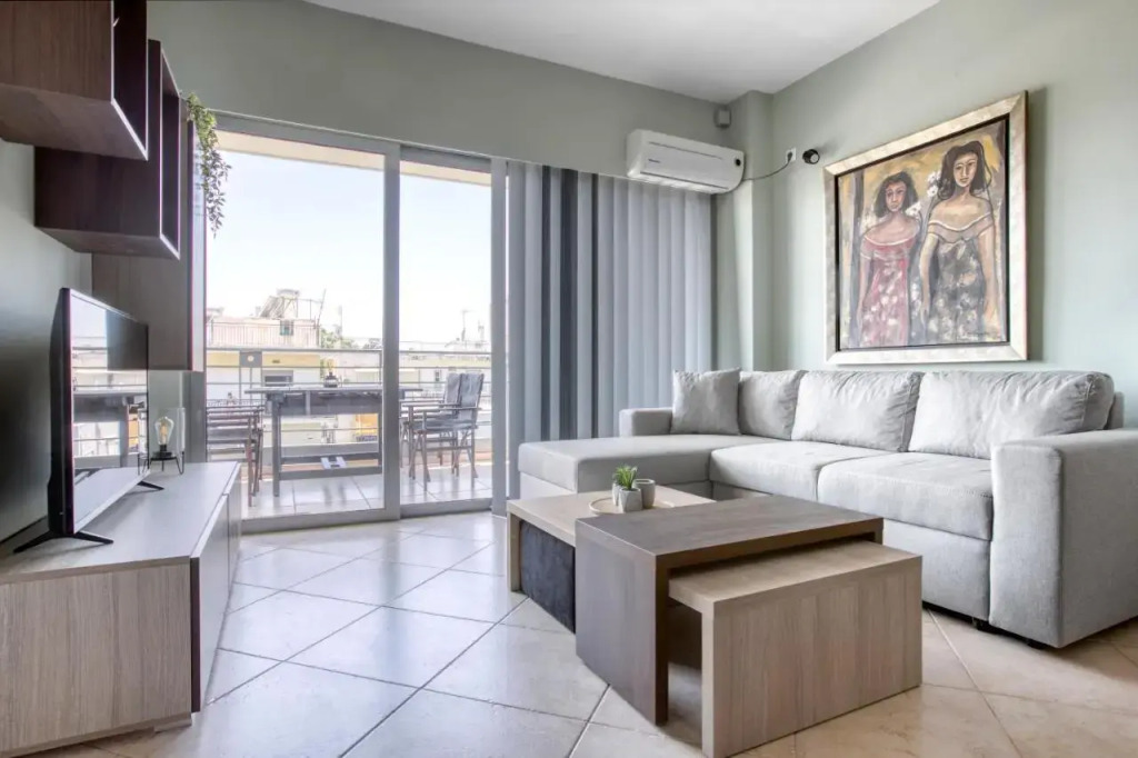 Sunny & cosy 2nd floor apt with a balcony