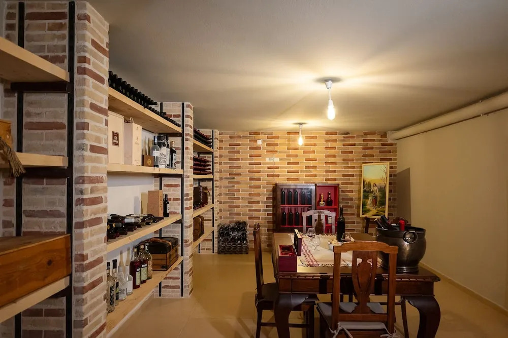 Villa - Sleeps 10 - Pool - Parking - Pool Table