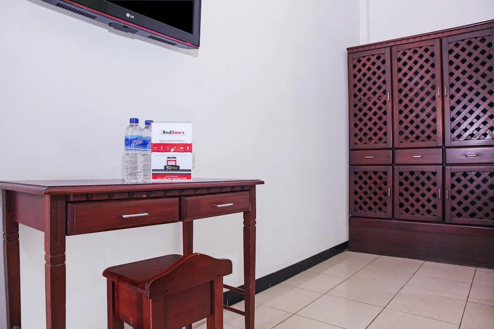 RedDoorz near Tanjung Perak