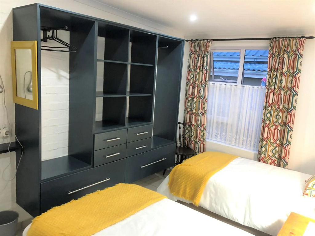 Baylight Accommodation 3 Selfcatering 1 bedroom apartment sleeps 4