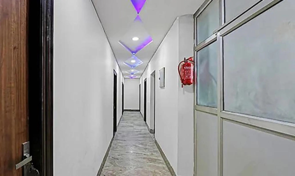 OYO 82149 Hotel Karma Palace