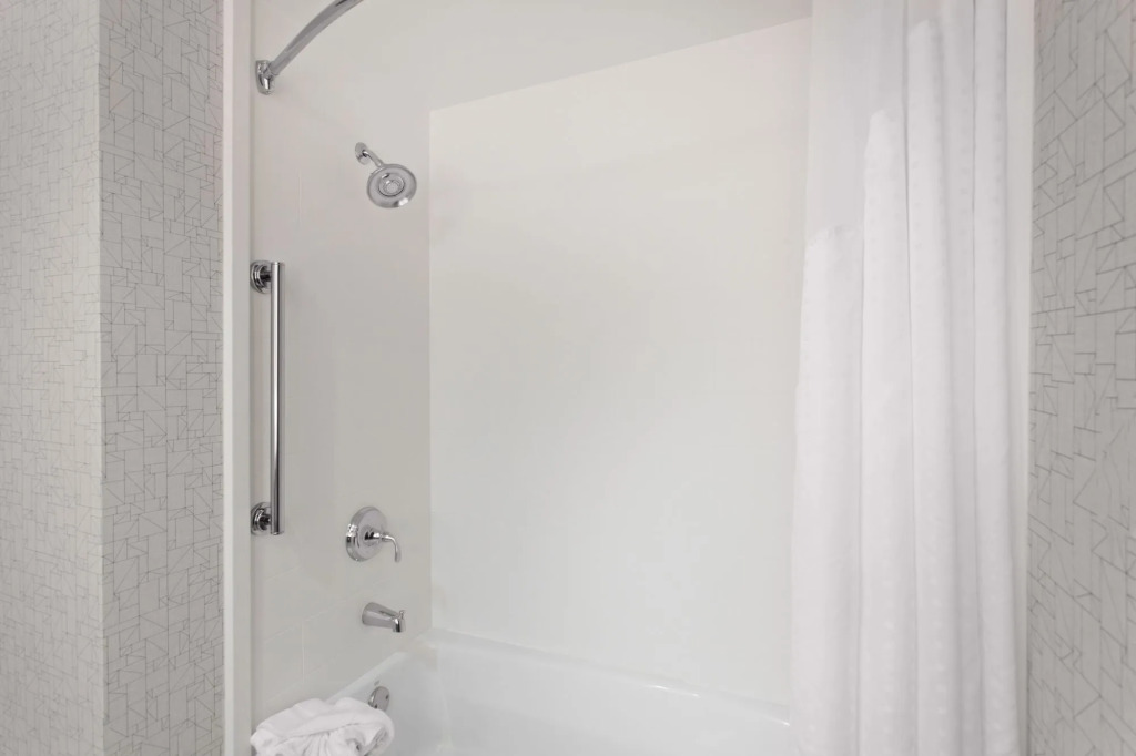 Holiday Inn Express & Suites Oakland - Airport by IHG