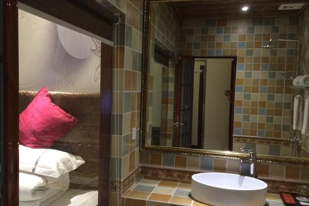 Luzhou Ba Li Nuo Theme Hotel