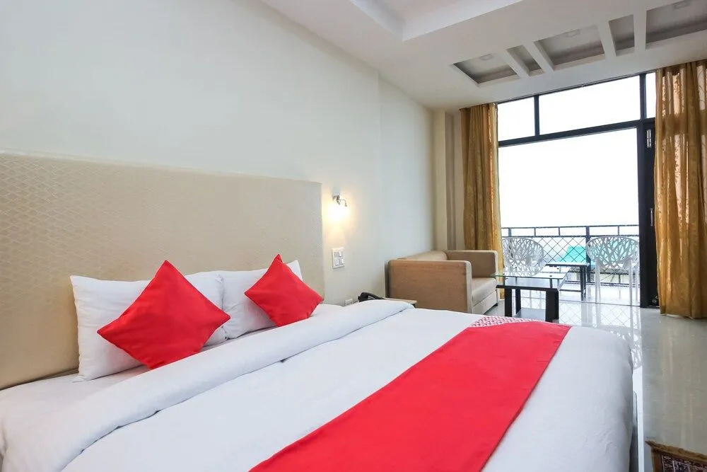 OYO 28425 Dal Lake Resort