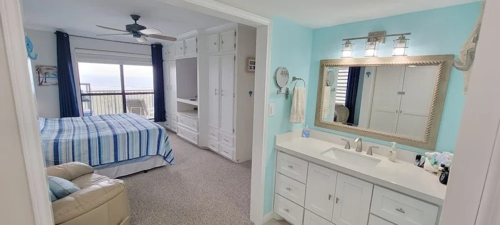 Saida Tower 506 3 Bedroom Condo by RedAwning